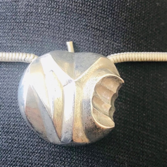 925 Sterling Silver NYC bitten Apple Necklace - Picture 1 of 7